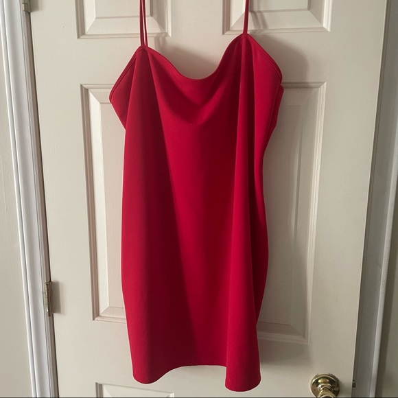 Plus Size Red Straight Neck Bodycon Dress | Pretty Little Thing - Picture 6 of 9